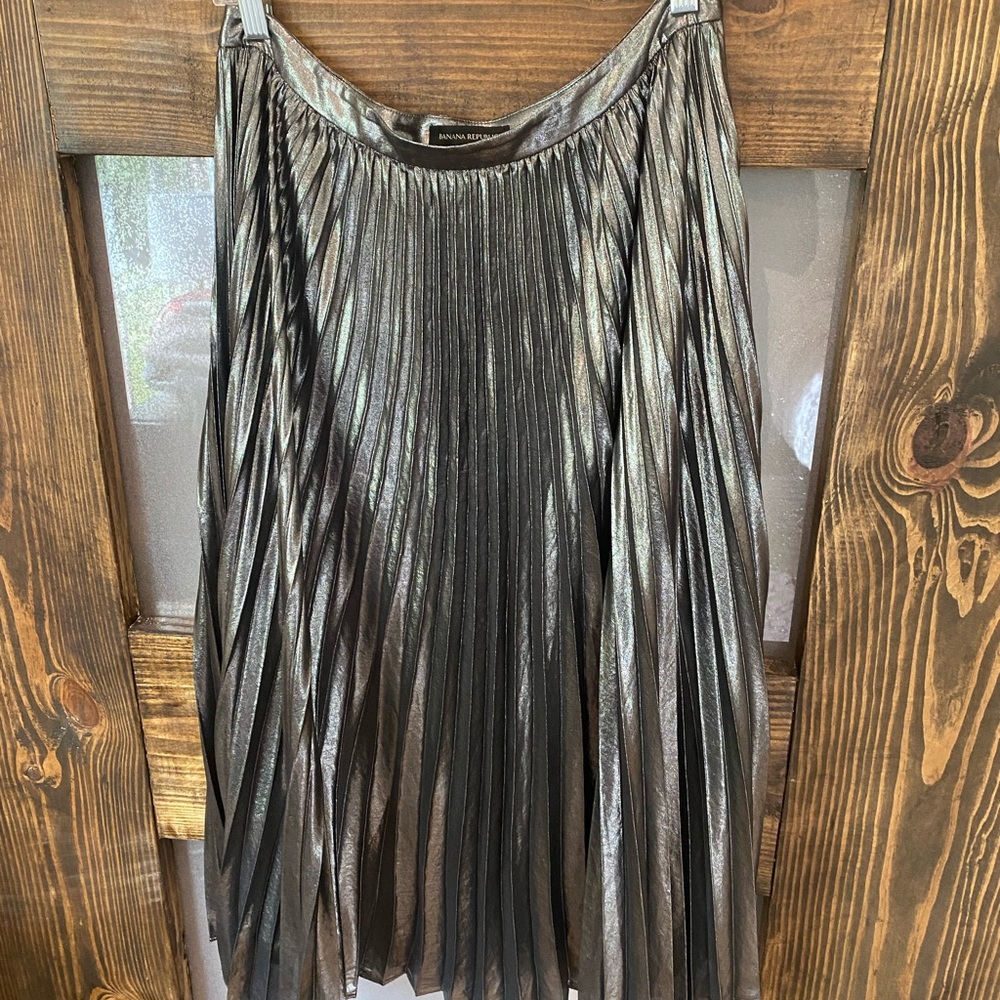 Elegant Silver Pleated Skirt